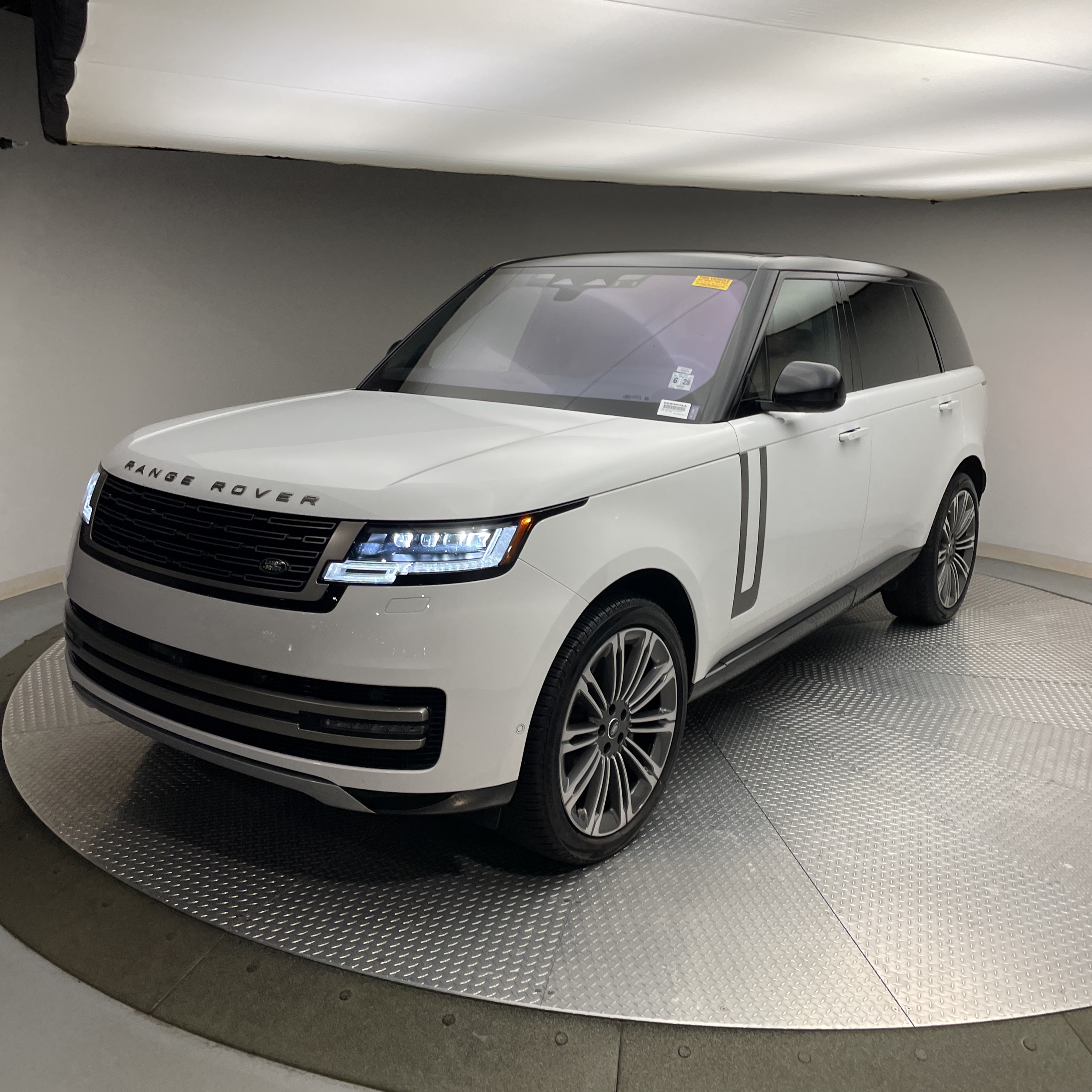 2023 Land Rover Range Rover P400 SE LWB
