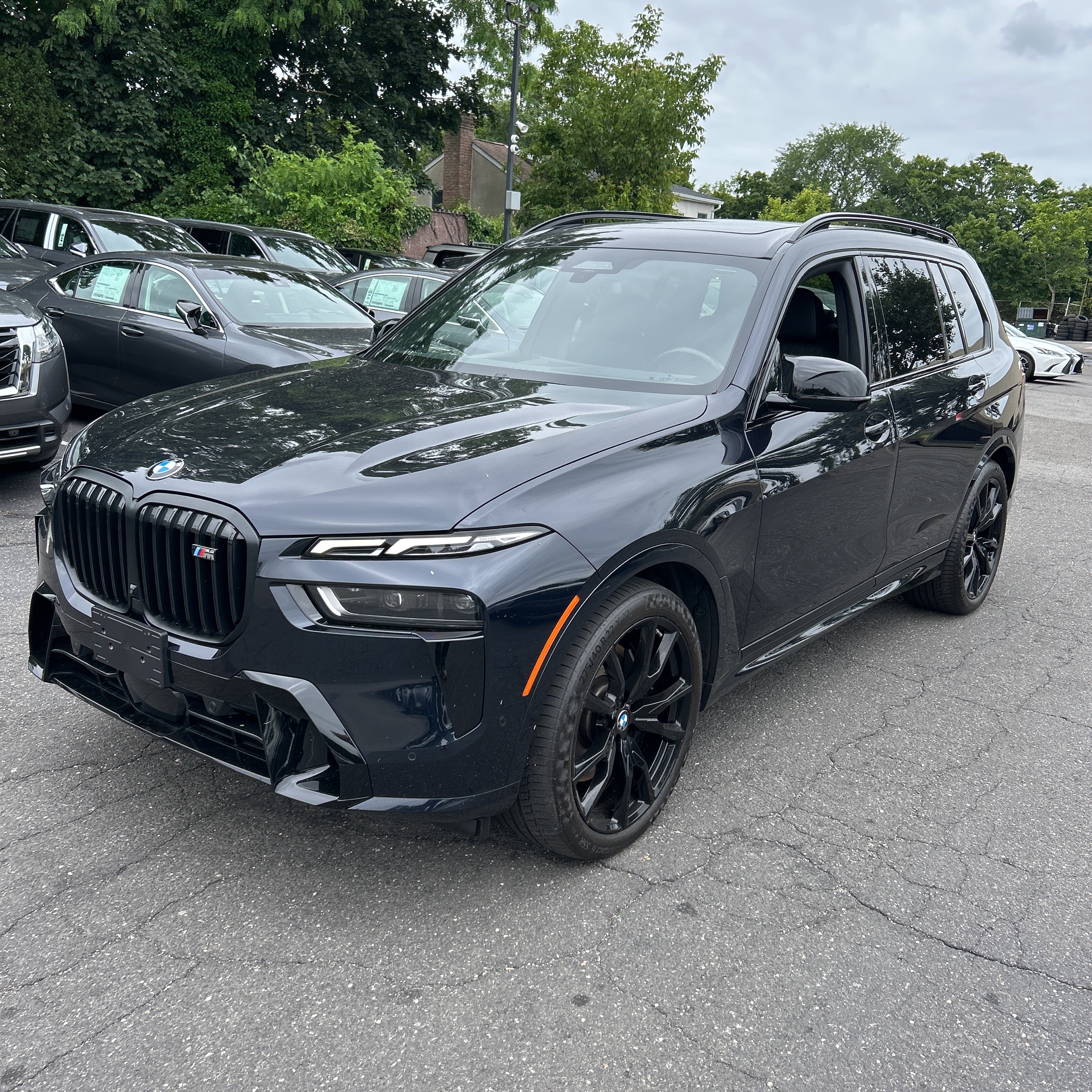 2023 BMW X7 M60i