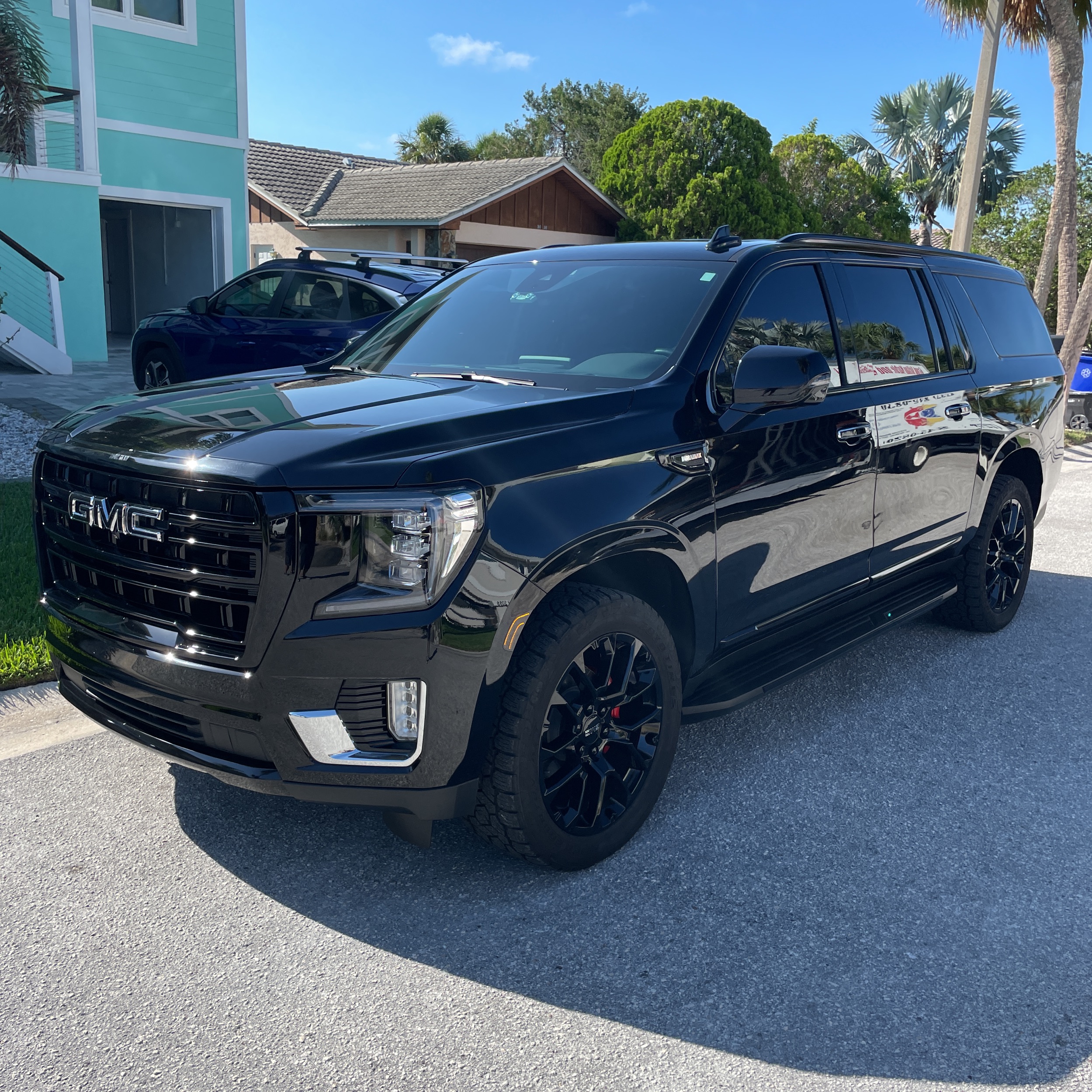 2023 GMC Yukon XL SLT