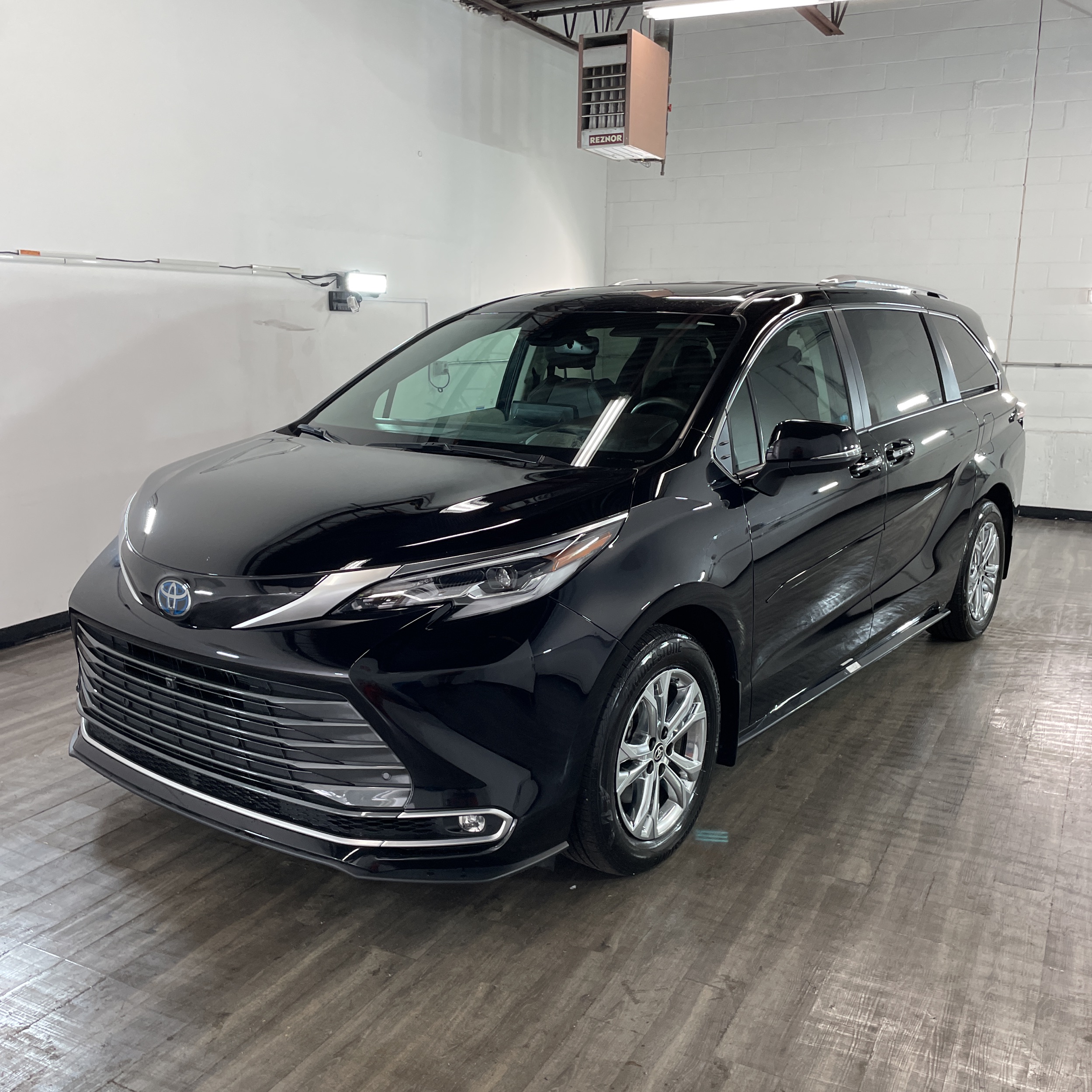 2023 Toyota Sienna Platinum 7-Passenger