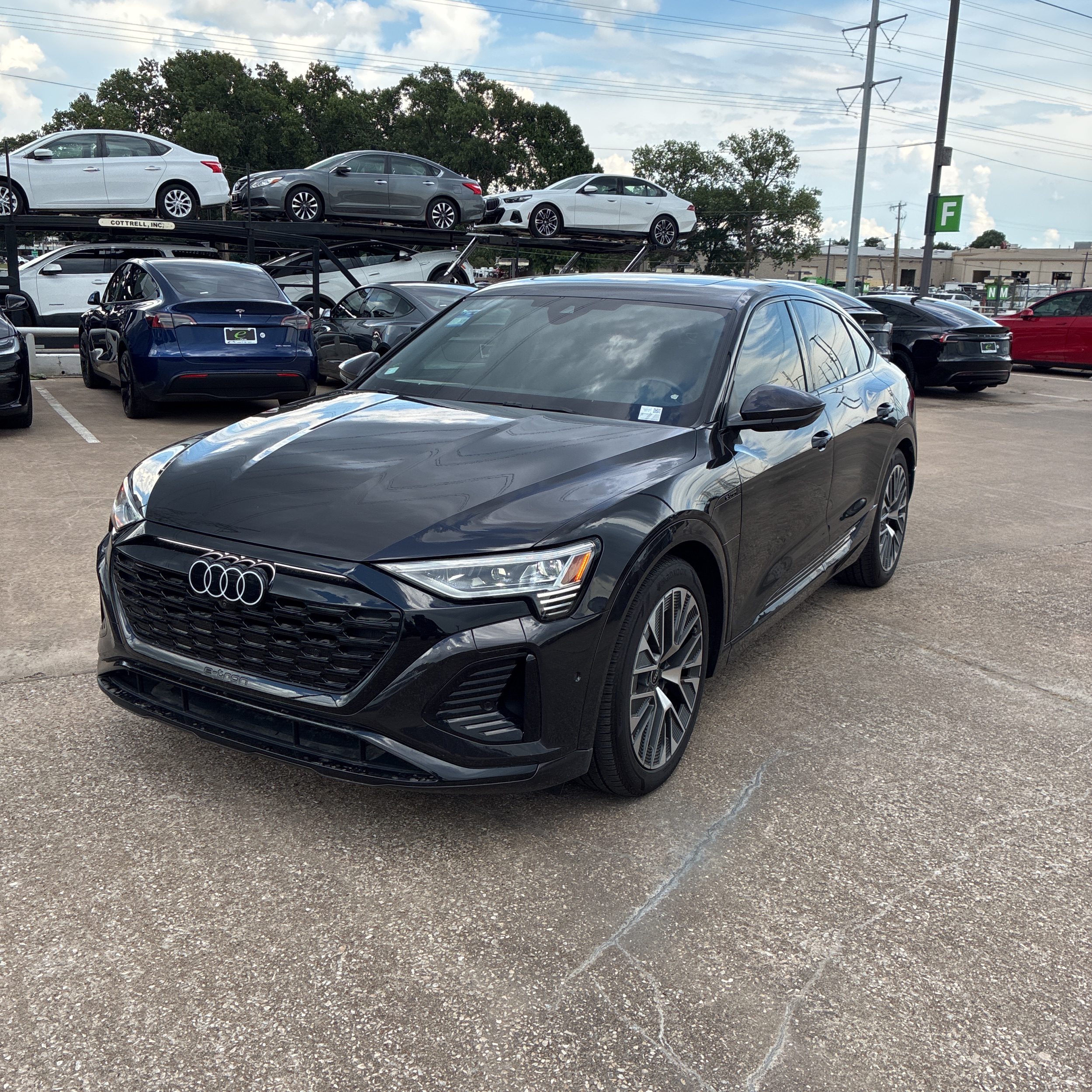 2024 Audi Q8 e-tron S-Line Pres