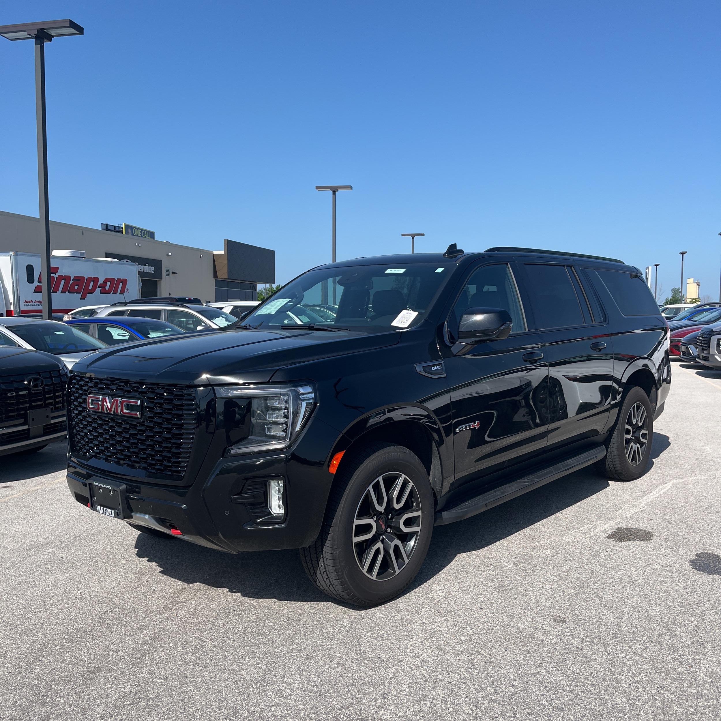 2023 GMC Yukon XL AT4