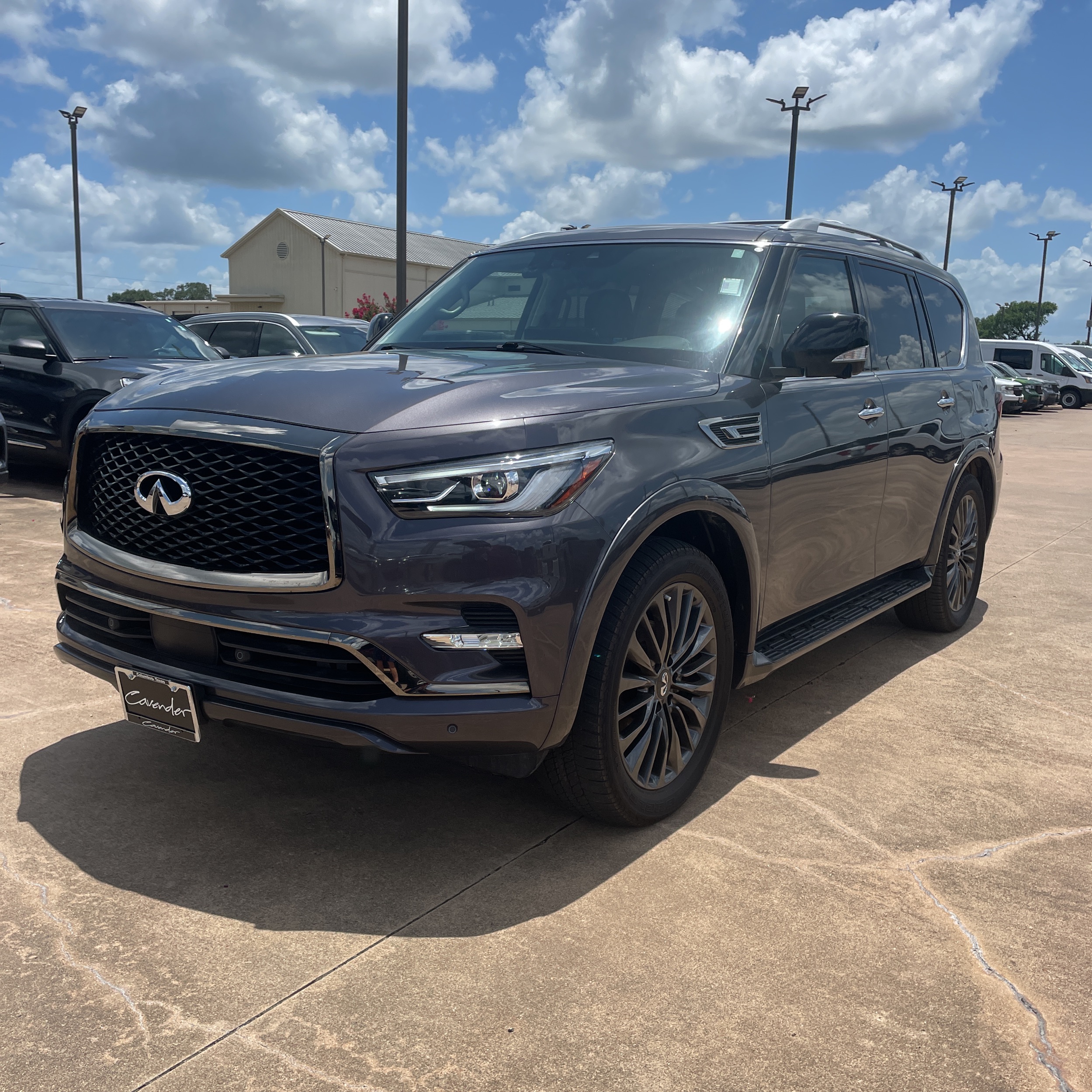 2024 INFINITI QX80 Luxe