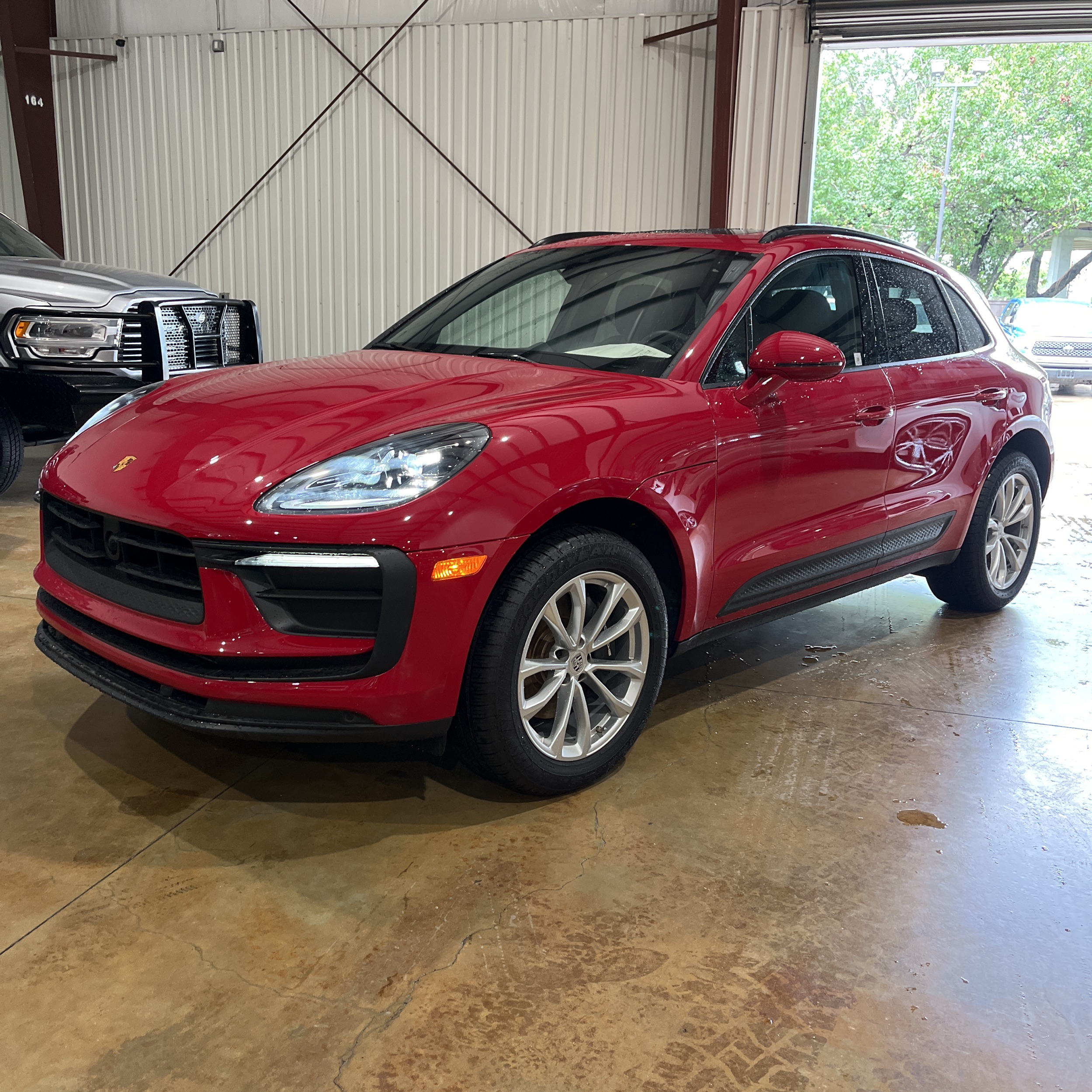 2023 Porsche Macan Base